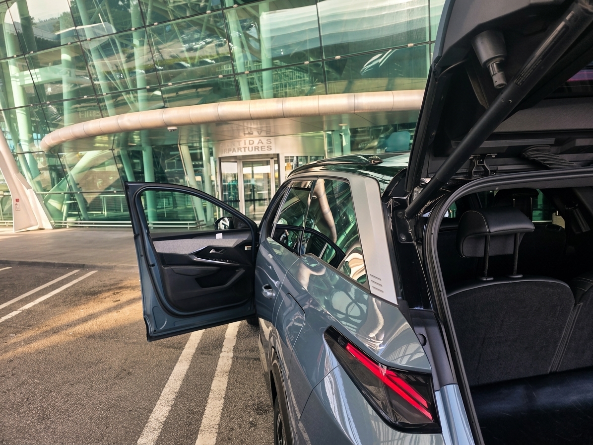 Peugeot E-5008 GT — Porto Airport · Departures