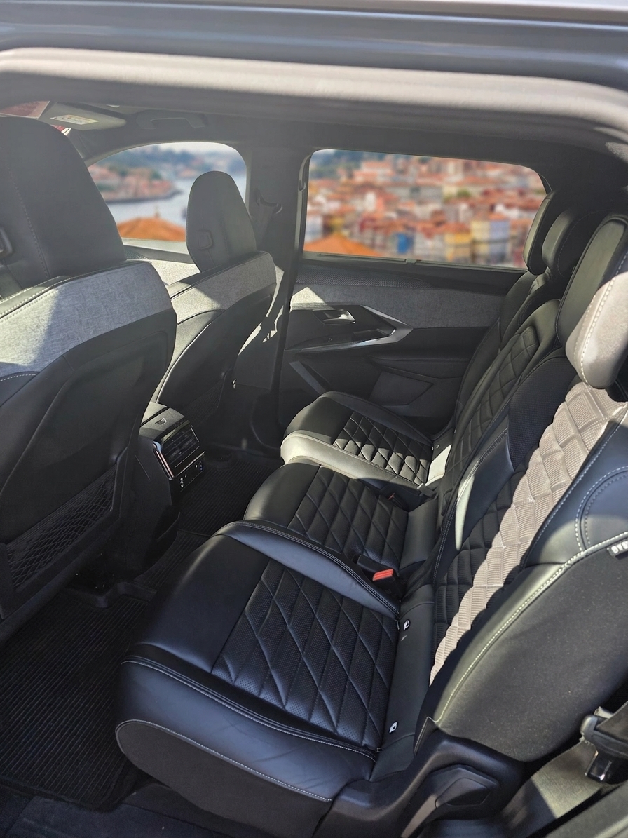 Peugeot E-5008 GT — Interior · Leather Seats